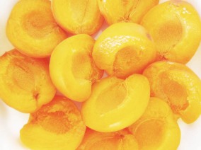Apricots ready for Clafouti batter